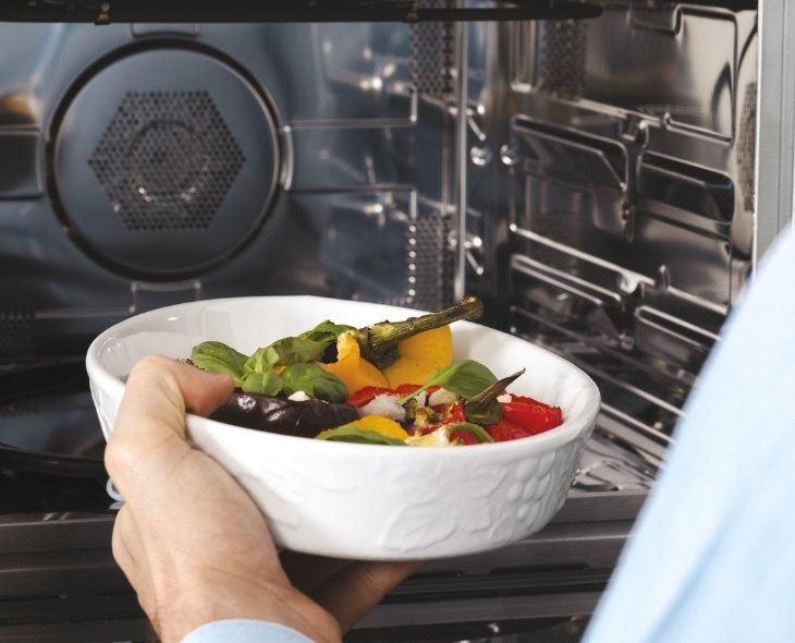 Cucinare con il microonde: trucchi e consigli