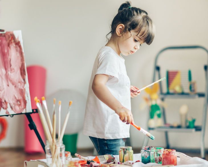 Rentrée des classe, comment éliminer les taches de feutres et de peinture sur les vêtements.